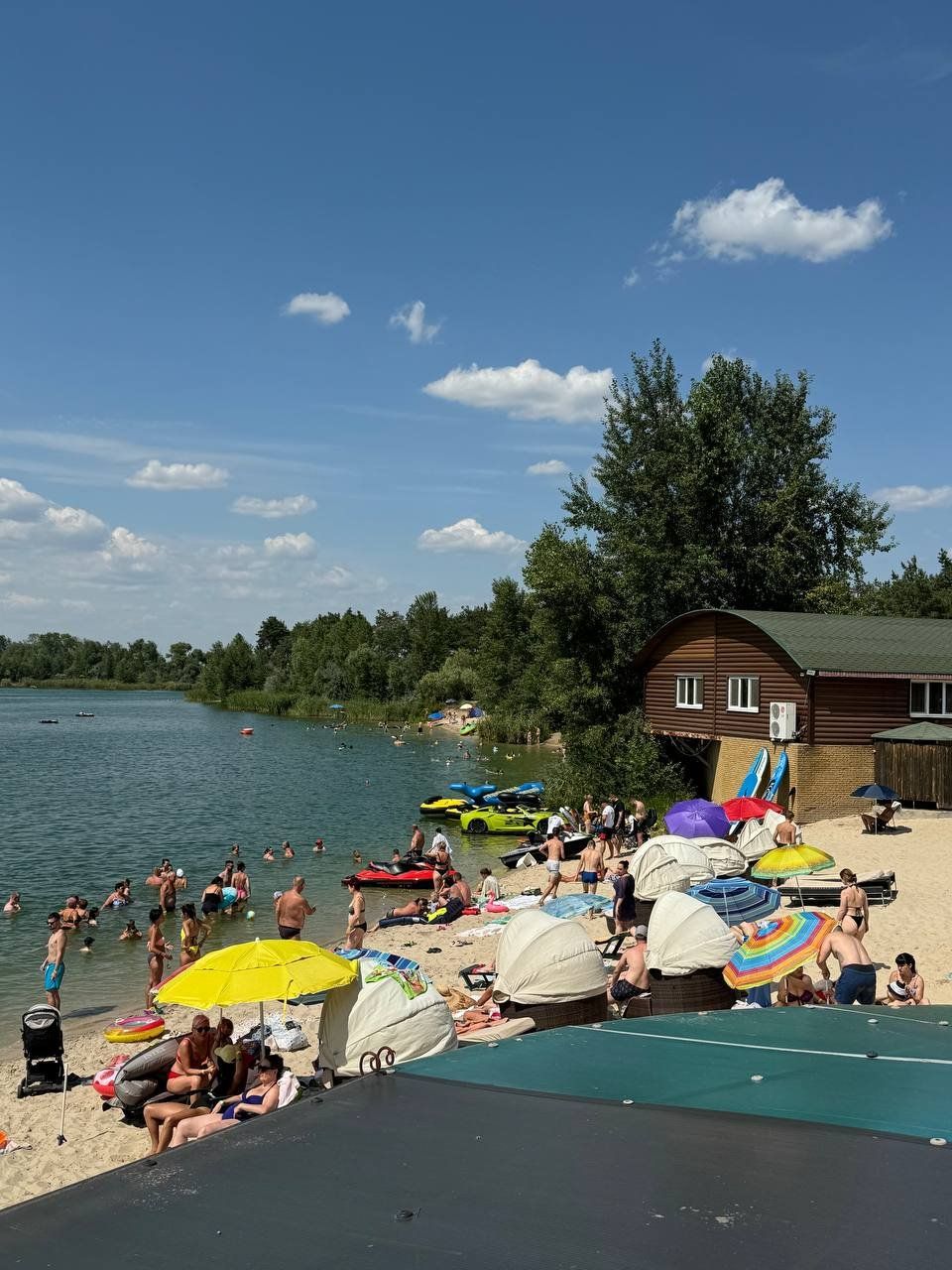 Пляж Green Park на Блакитному озері